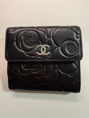 CHANEL Black Camellia Quilted Leather Wallet with Silver CC
